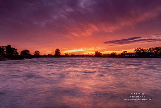 AN INSPIRING SUNSET AT THE LAKE
